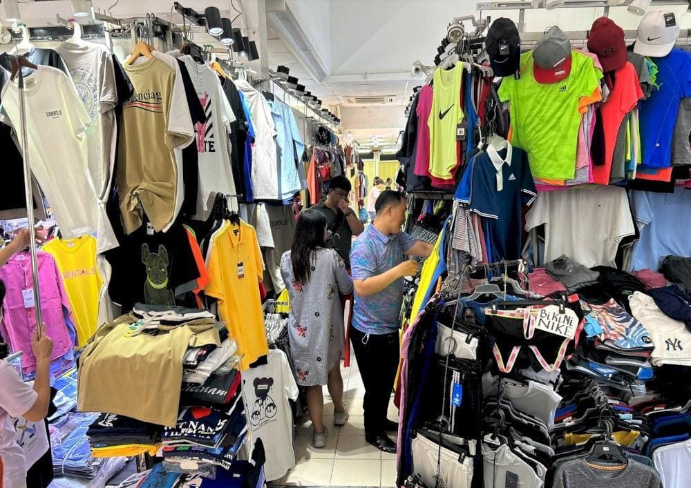 Saigon Square market Vietnam offers a wide range of goods, affordable prices with stable quality